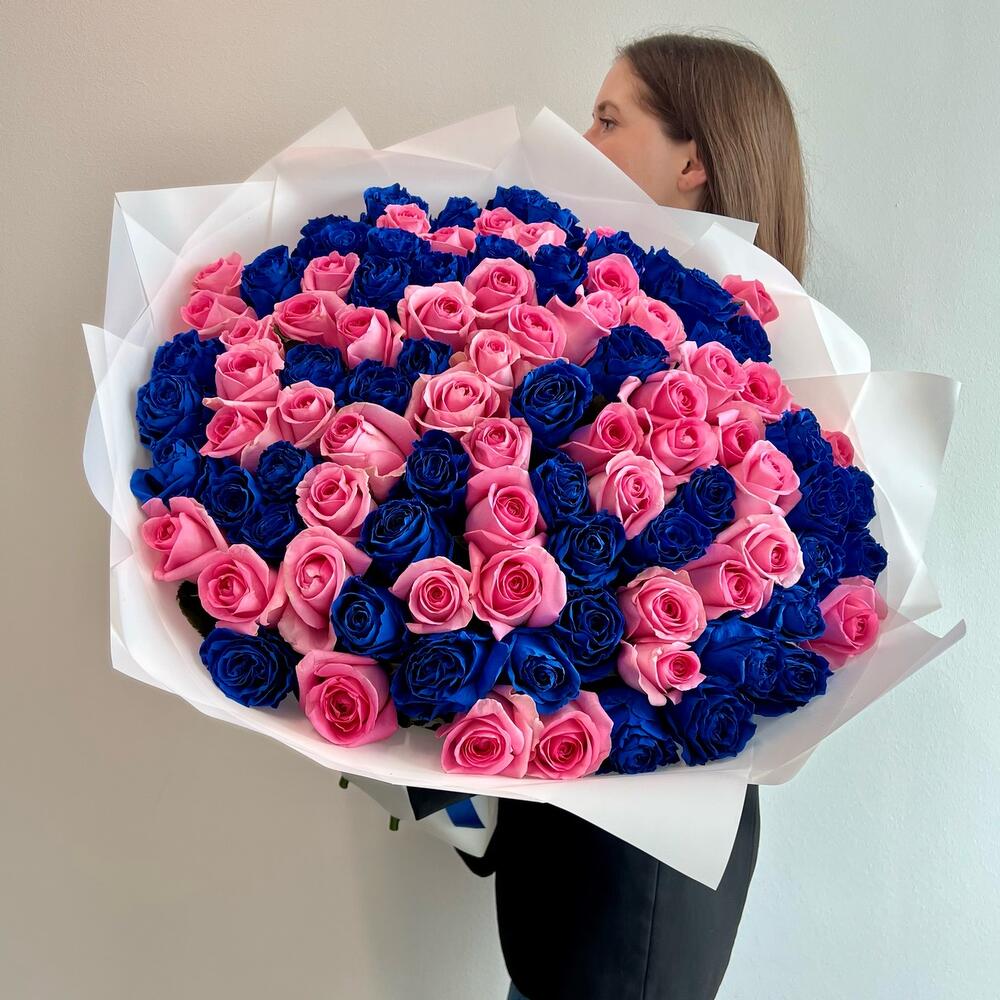 Букет из 101 синей и розовой розы Эквадор