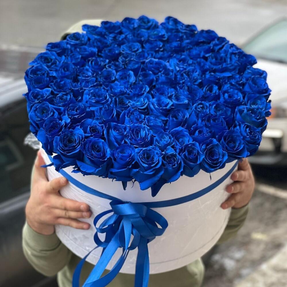 Букет из 101 синей розы в коробке