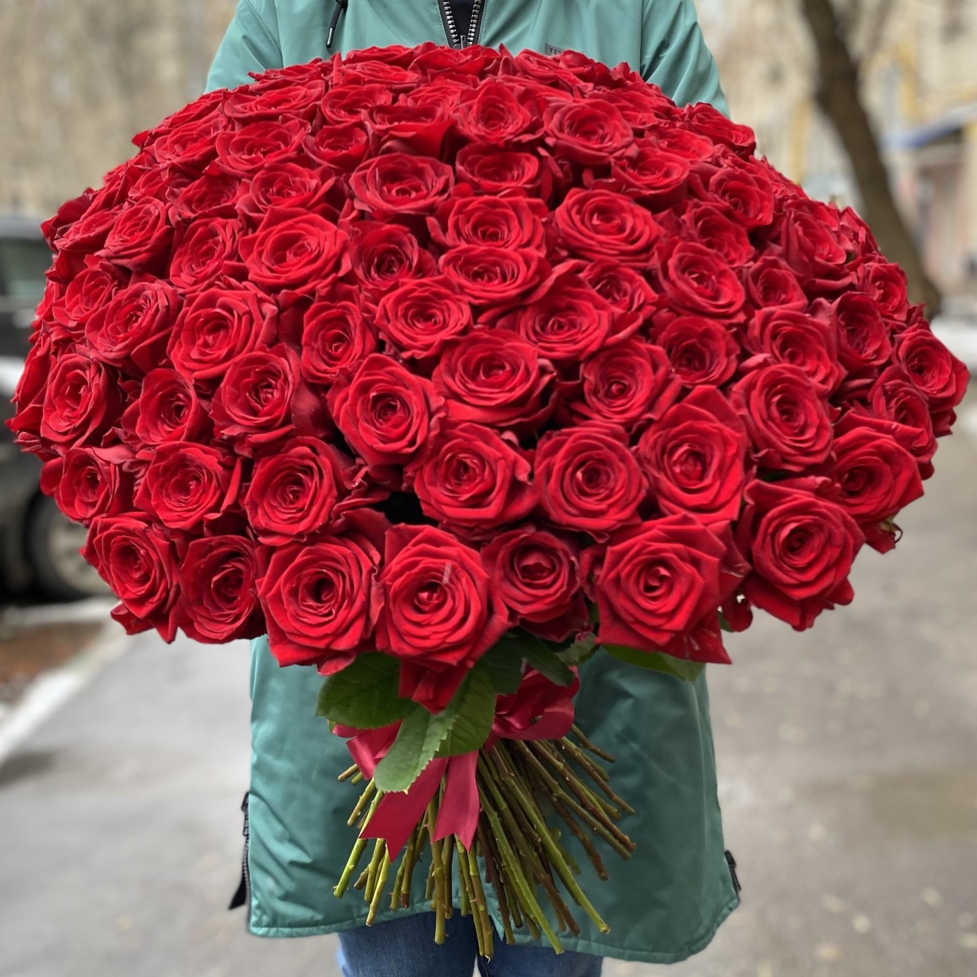 Букет из 101 красной розы 60 см.