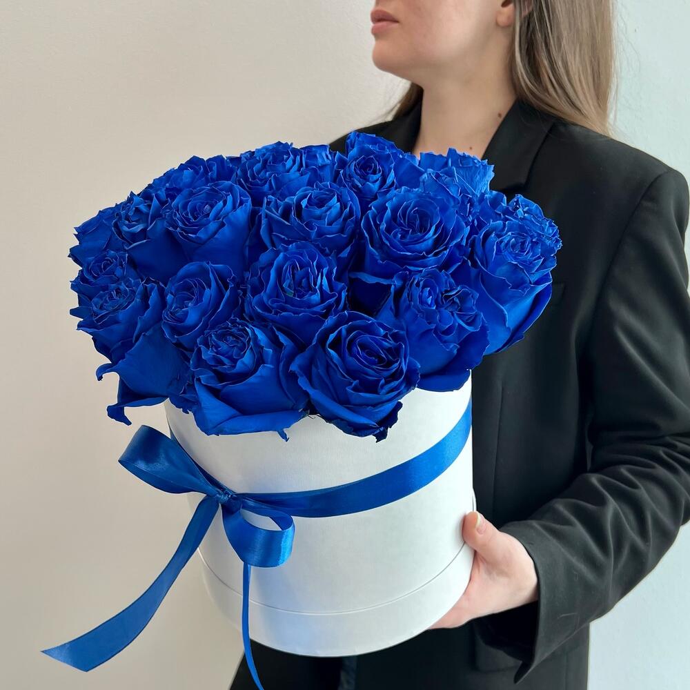 Букет из 25 синих роз в коробке
