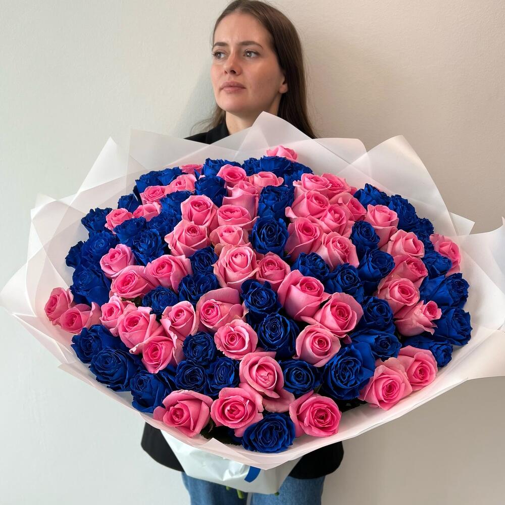 Букет из 101 синей и розовой розы Эквадор