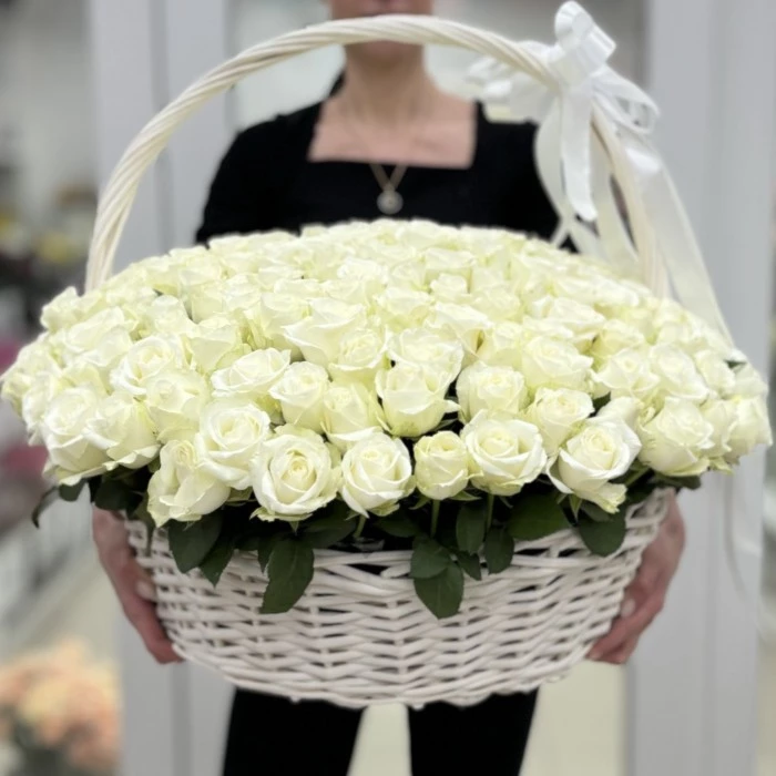 Корзина из 201 белой розы