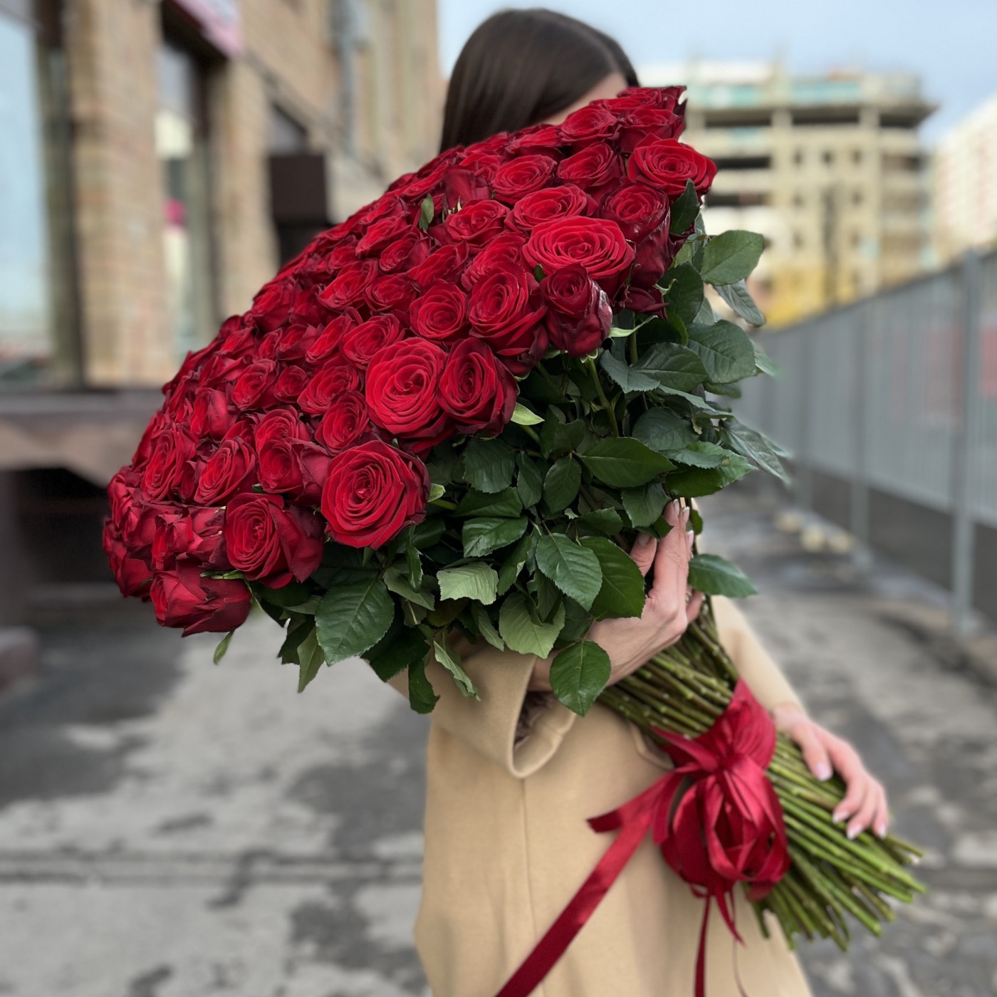 Букет из 101 красной розы 80 см.