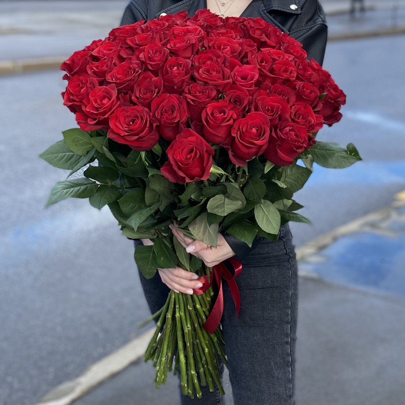 Букет из 51 красной розы 80 см.