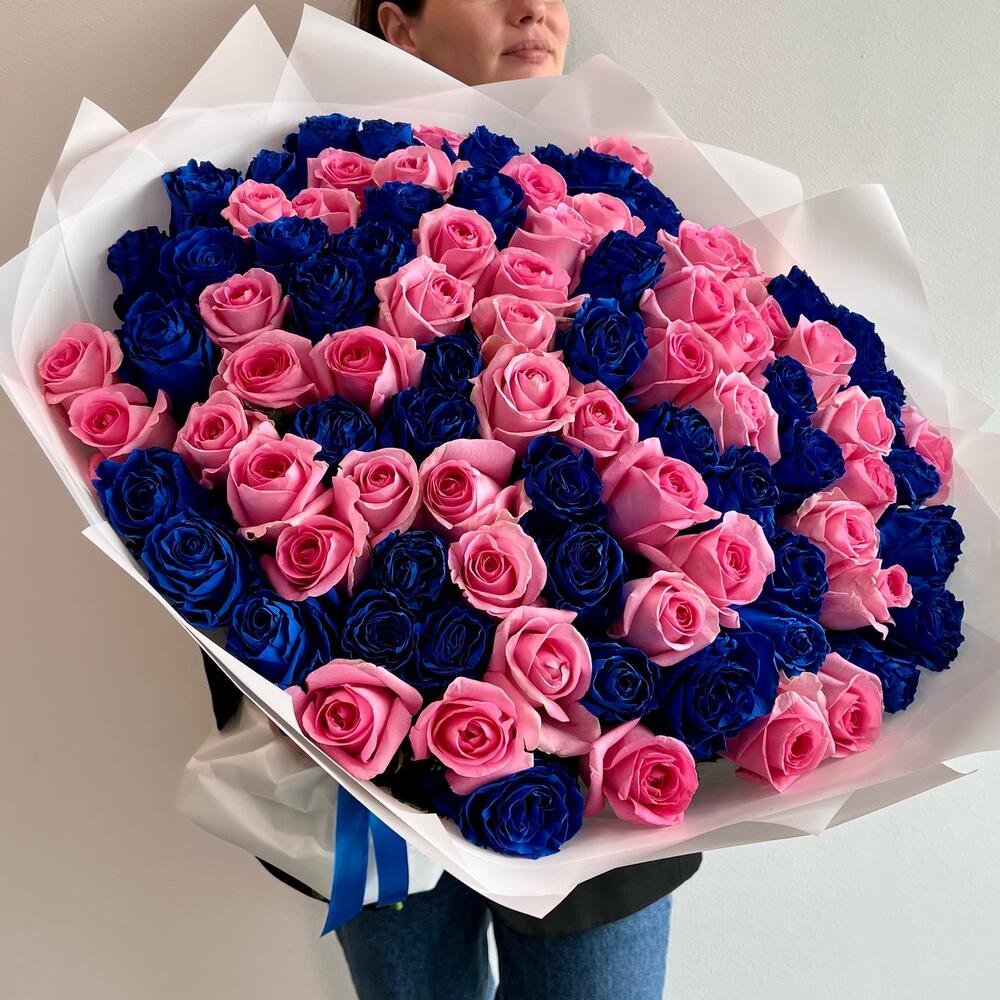 Букет из 101 синей и розовой розы Эквадор