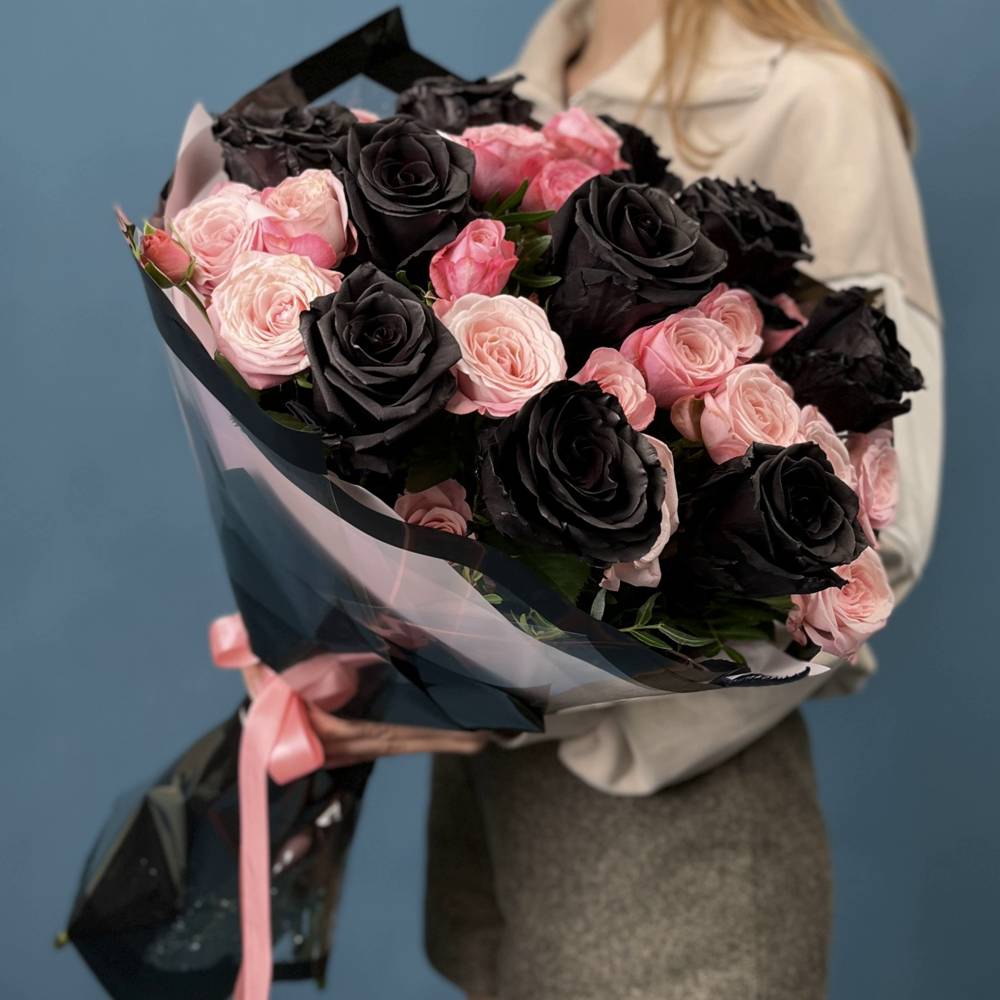 Черные розы и кустовые розы